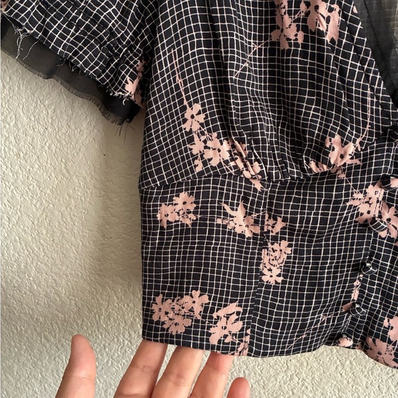 🆕Urban Outfitters Black and Pink Checkered Floral Blouse S🆕 - Picture 7 of 16
